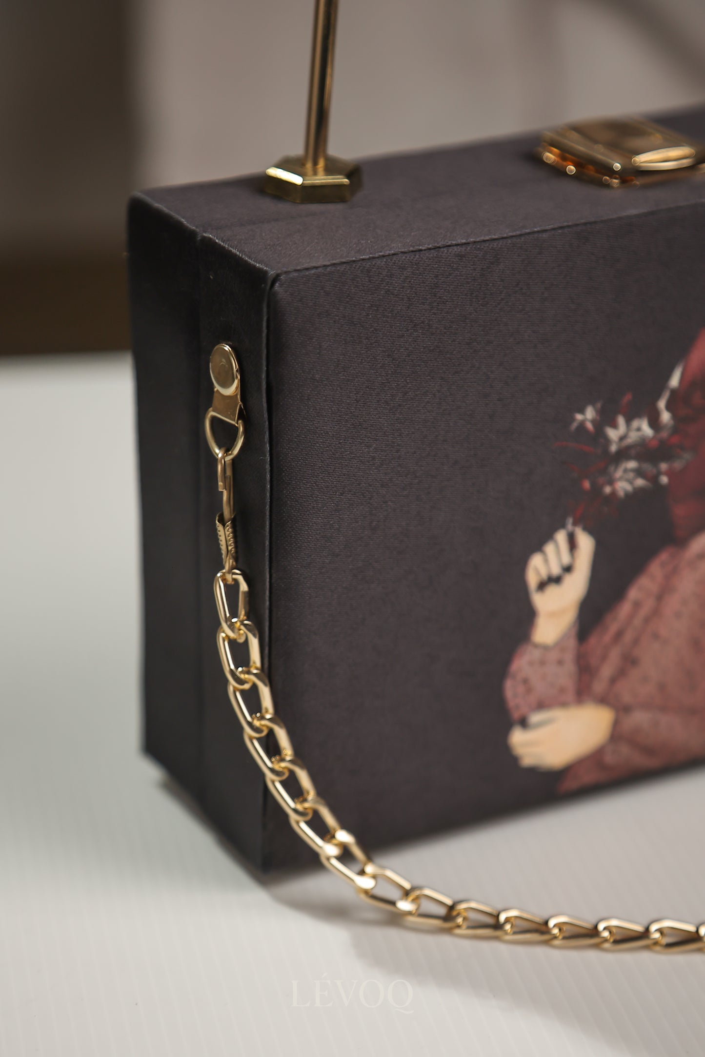 Modest Hand Clutch Dark