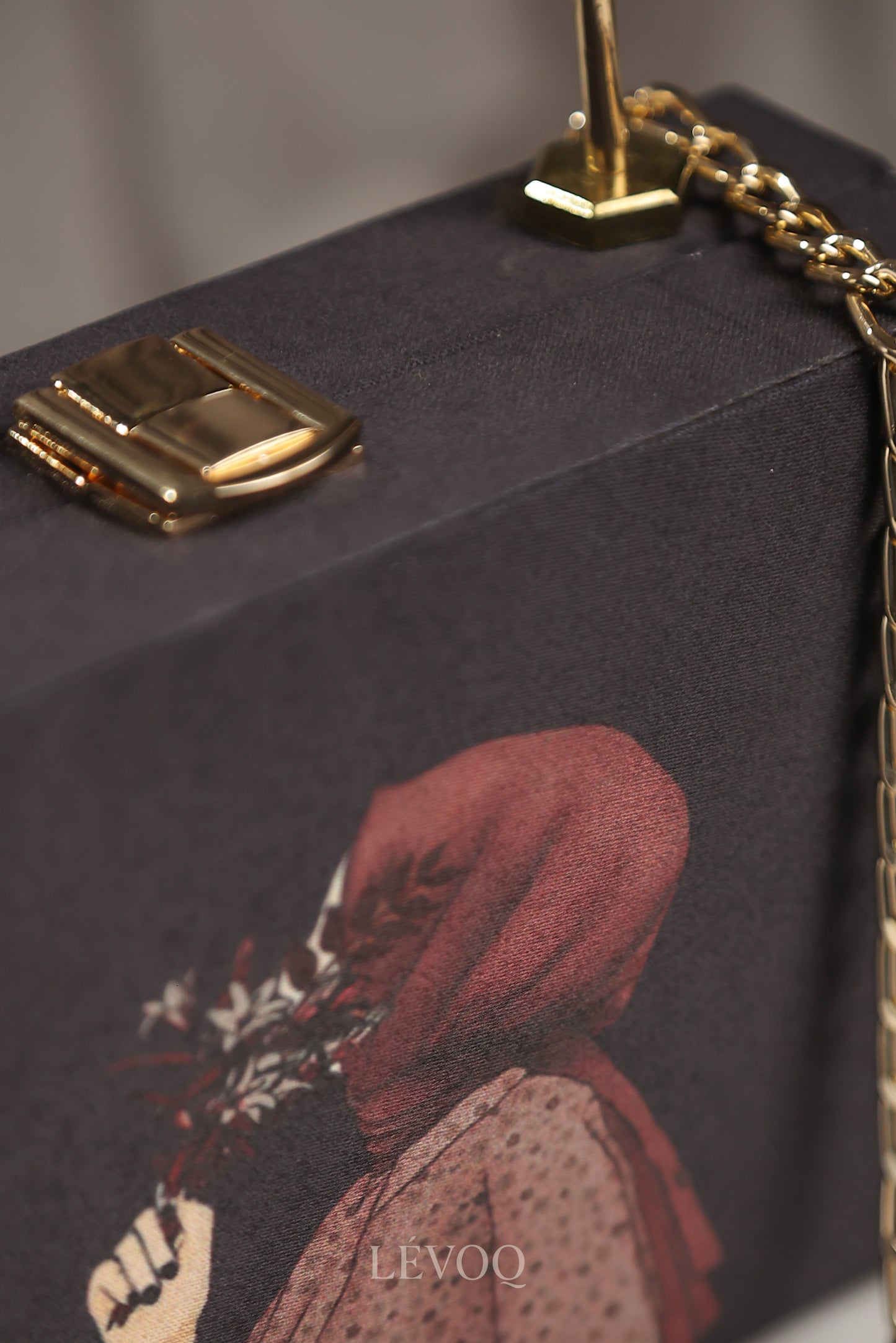 Modest Hand Clutch Dark