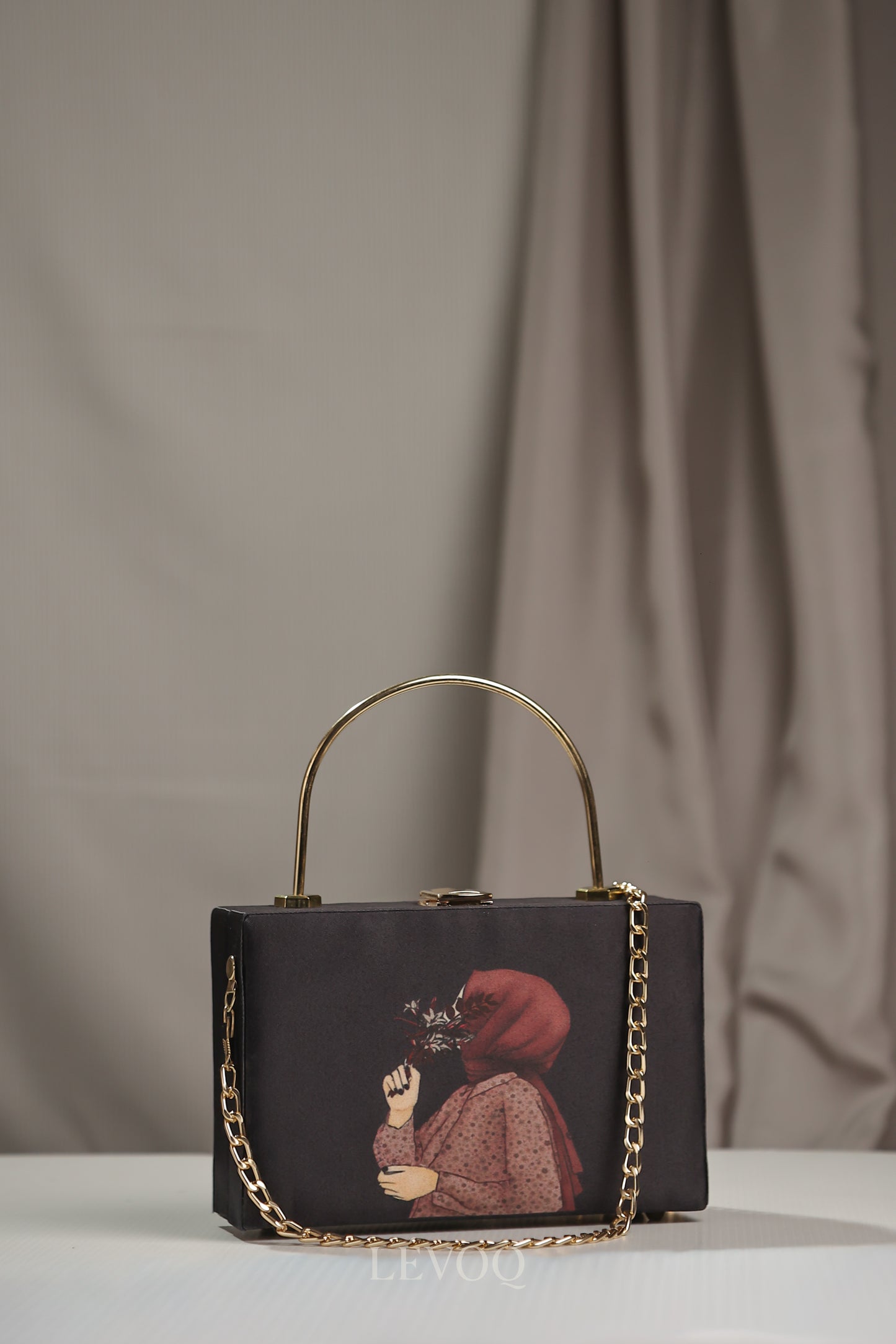 Modest Hand Clutch Dark