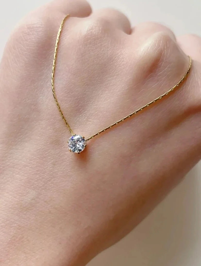 One Diamond 18k Necklace